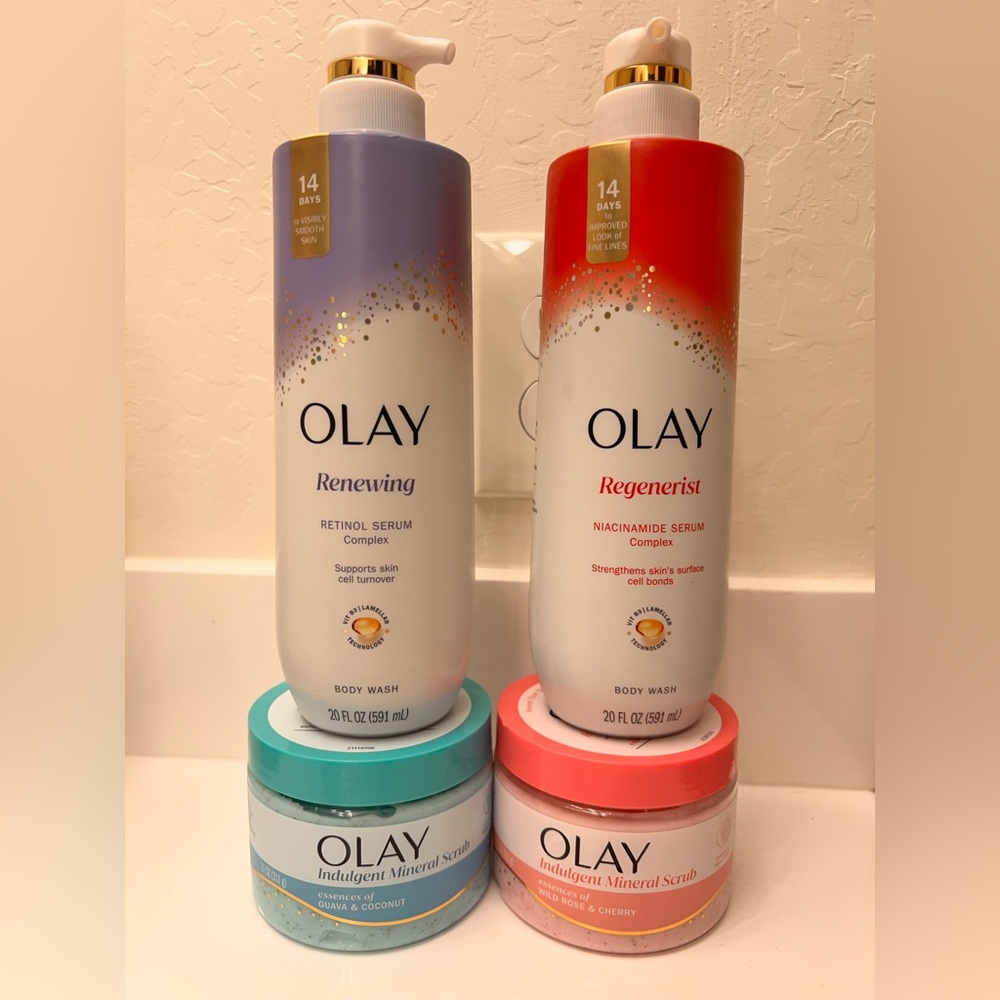 OLAY Renewing and Regenerist Body Wash & Scrub Set